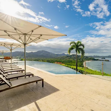 360 Splendor 104A-Ocean View 2 Bedroom Condo-Breakfast Included!